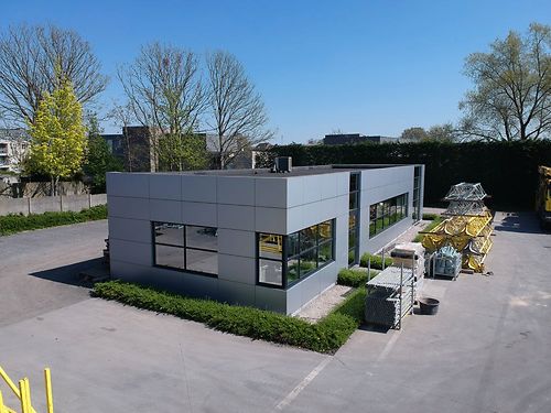 VERKOCHT: Magazijn met kantoor op perceel van 5065m² te Meulebeke