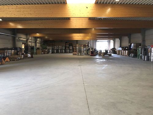 VERKOCHT: Bedrijfsgebouw met uitbreidingsmogelijkheden te Zwevegem