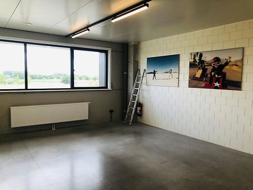 VERHUURD: Bedrijfsgebouw in het Wijnveld te Zele