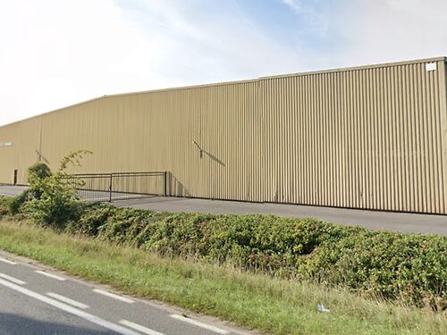 VERKOCHT - 2,4 ha industriegrond met 2 open loodsen te Gent