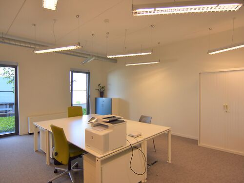 Moderne flexibele werkplekken met diensten in kantoor te Sint-Martens-Latem