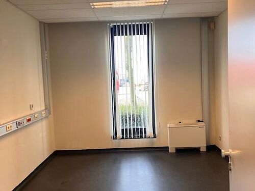 Kantoorruimtes met diensten in business center te Zelzate