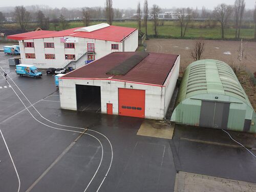 Magazijn en buitenruimte en kantoor in industriezone Ringvaart - Durmakker in Evergem