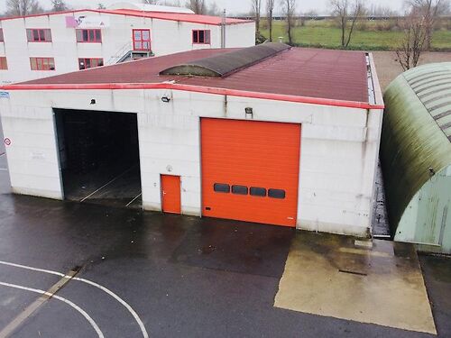 Magazijn en buitenruimte en kantoor in industriezone Ringvaart - Durmakker in Evergem