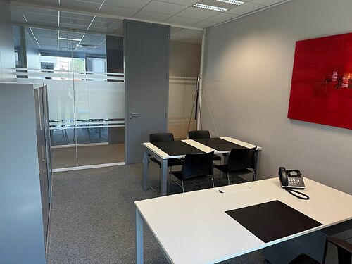 Kantoren in modern en rustgevend business-center te Melle, vlakbij de R4, E17 en E40
